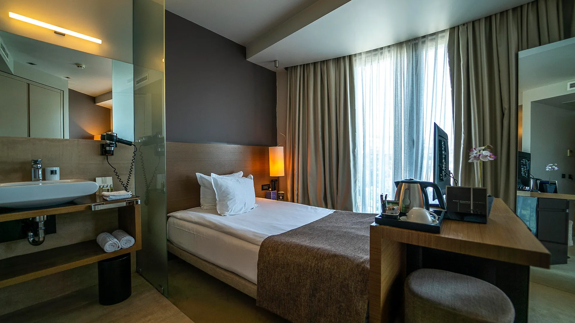וארנה Modus Hotel 4*,