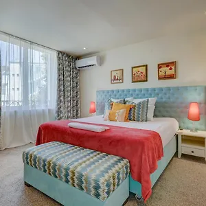 Boutique *** וארנה
